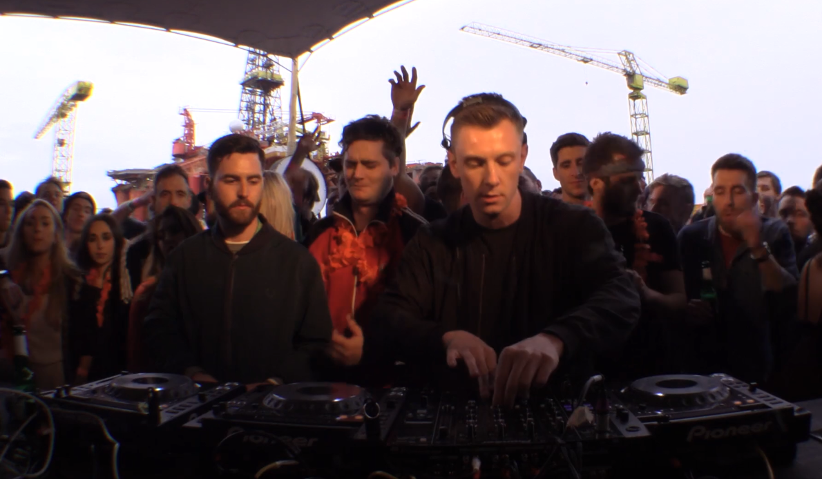 boilerroomtv's tweet image. Watch @feelmybicep smash it out on home turf at @AVAFestivalNI in Belfast: boilerroom.tv/recording/bice…