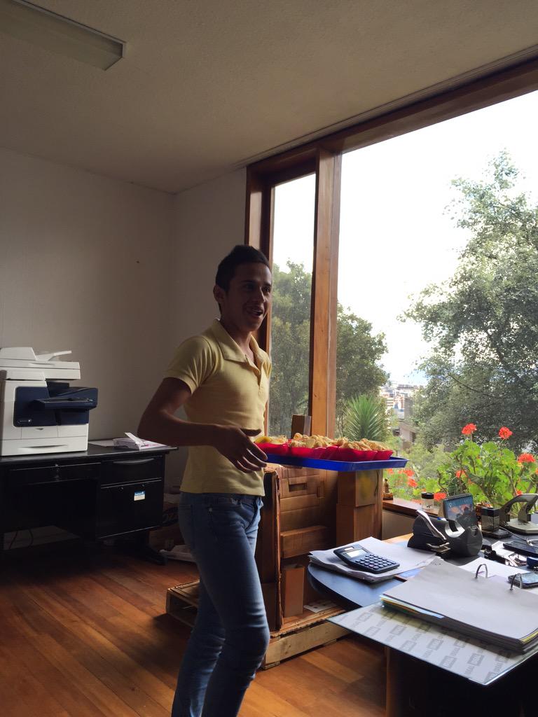 GAdv_Equator's tweet image. Richie delivering  chips in our seats. Nice guy #truebeliever