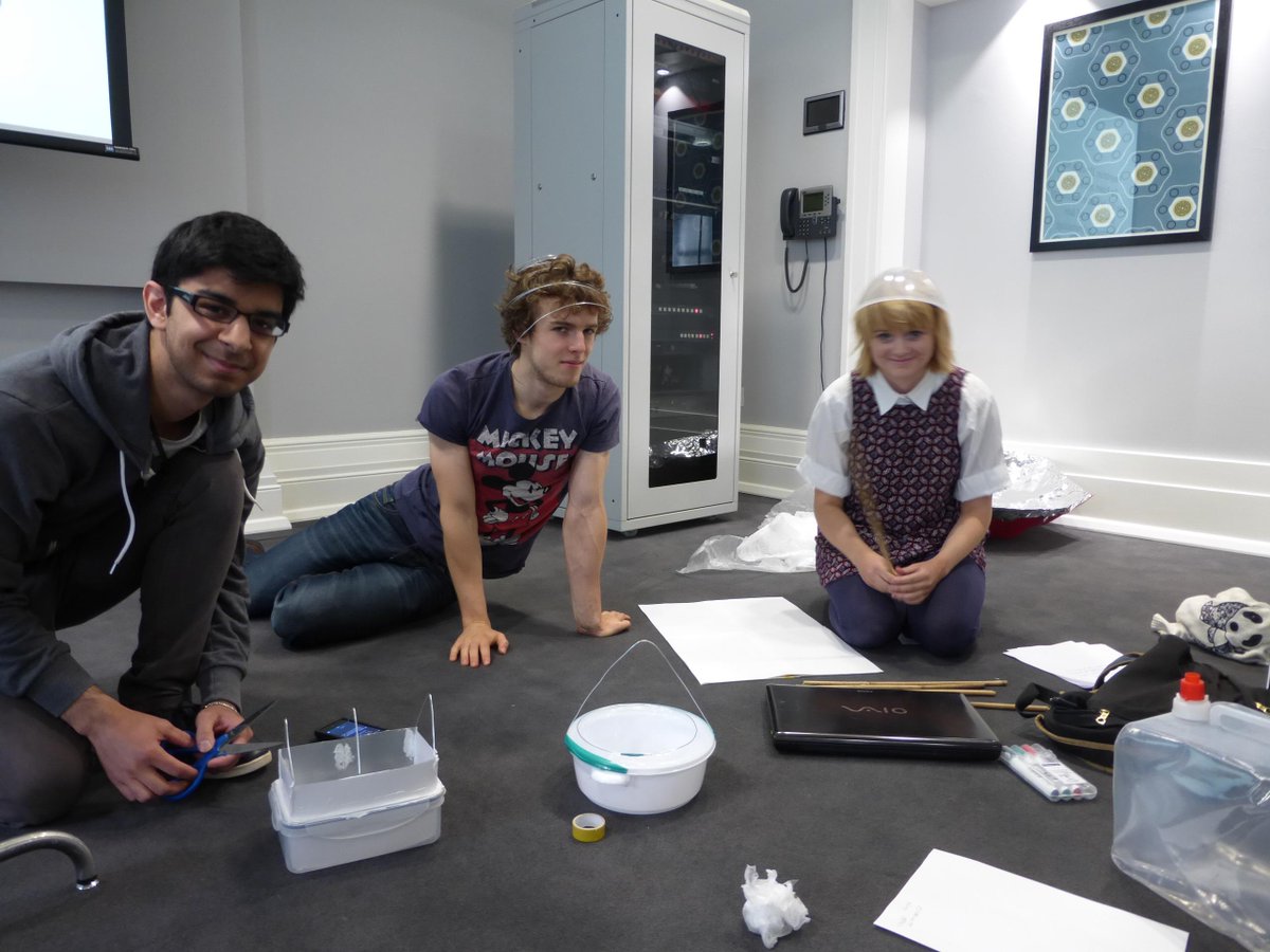 UCLPPC's tweet photo. Physics x fashion @ #physicshackathon ;) http://t.co/kF19SdbWFt