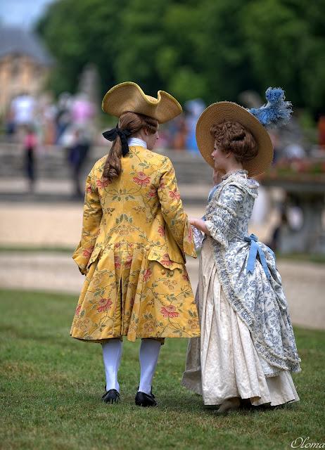 ChateauVLV's tweet photo. J-4 avant la #JGS2015 @ChateauVLV ! Entraînez-vous à reconnaître les costumes 17ème et 18ème siècle dès aujourd'hui ! http://t.co/He8FCXq9fa