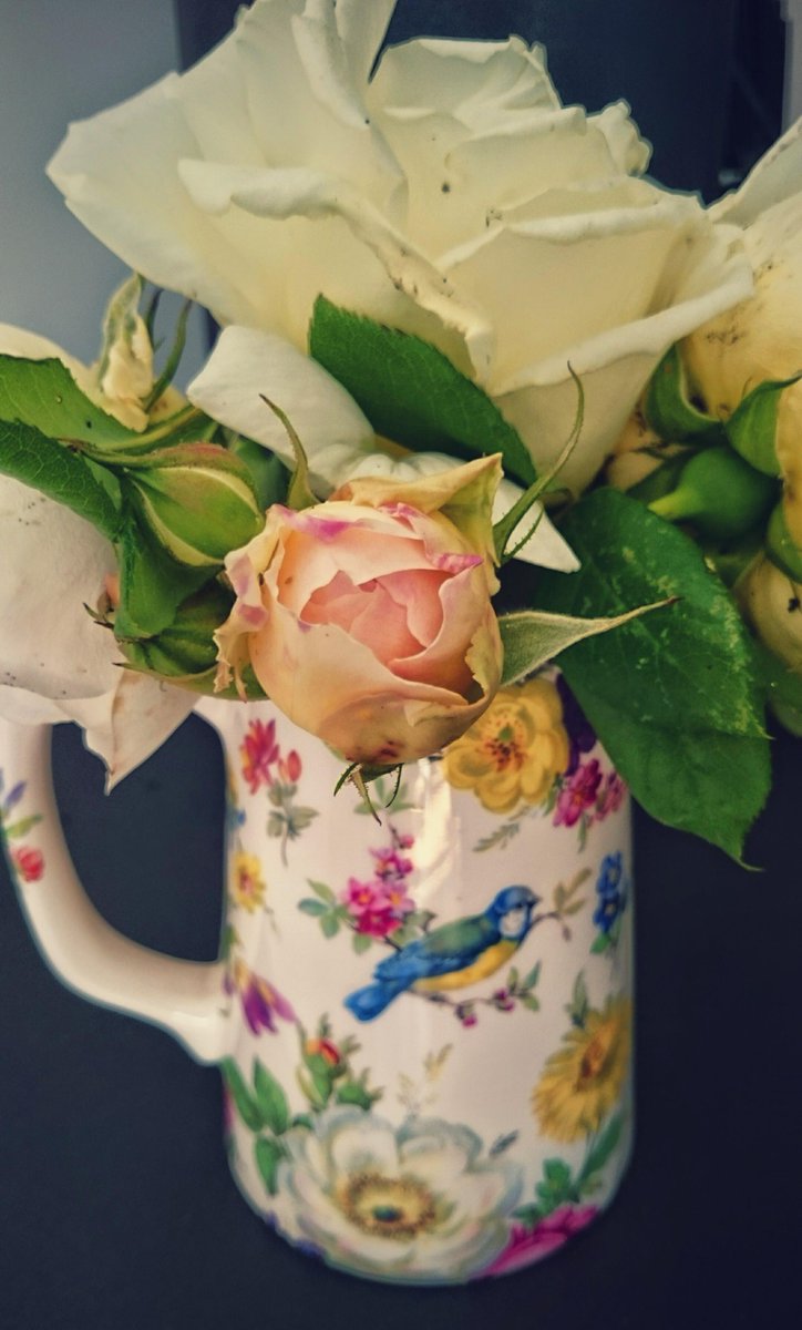 Wren_and_Bee's tweet photo. A little bird just told me it's British Flowers Week http://t.co/HOWbtSl8GI #BritishFlowersWeek #headdress #Willow http://t.co/cGh1BBOnc0