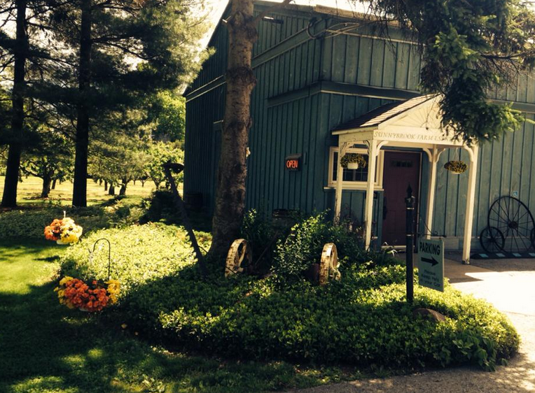 #WineryWednesday: Located in beautiful #NOTL, <a href="/sunnybrookwine/">Sunnybrook Wine</a> is Canada’s original fruit winery! #OntarioWineWeek