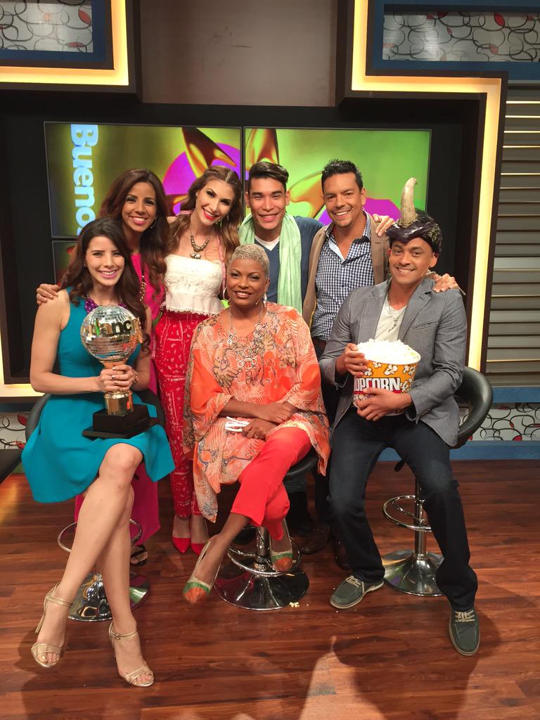 ¡Nos despedimos del programa de hoy con los ganadores de <a href="/dancingtvn/">Dancing TVN</a> Que pasen un buen día vecinos.