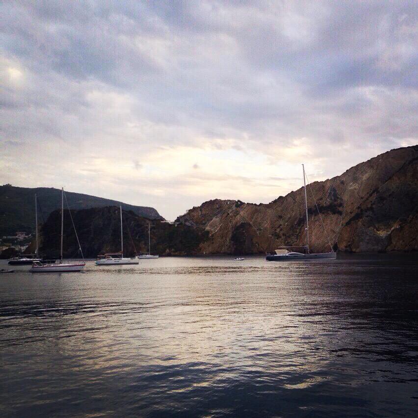 CapitanKosta's tweet photo. #Lovemile ⛵️#yachtlife #amazing #yachts ⚓️#photooftheday #picoftheday 🐬#sea #sky #яхты #путешествие ⛅️ http://t.co/4Mxqitn59z