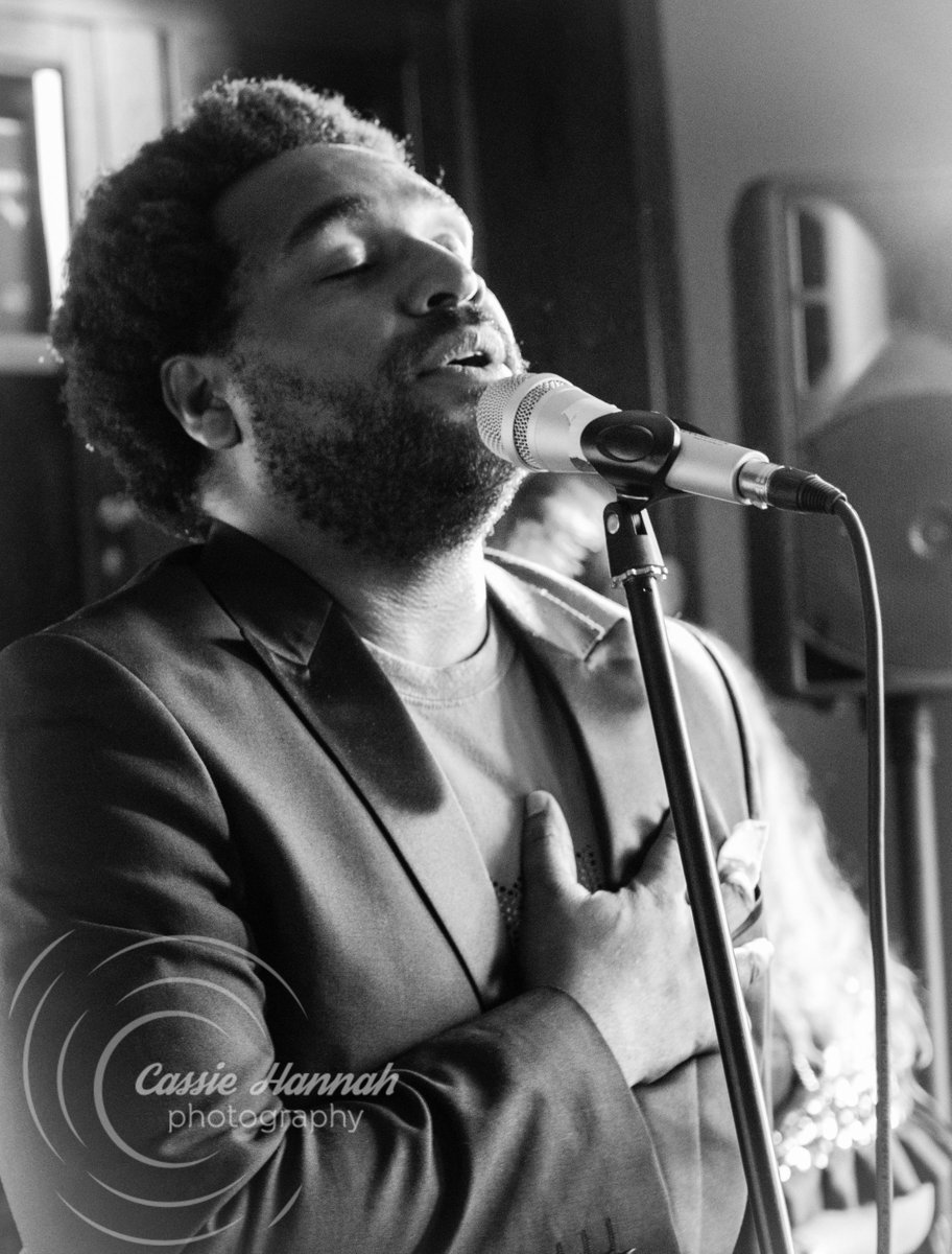 cassiehannah1's tweet image. One of my favourite #images from my shoot at the fantastic @lalapianobar #singing #london cassiehannah.co.uk