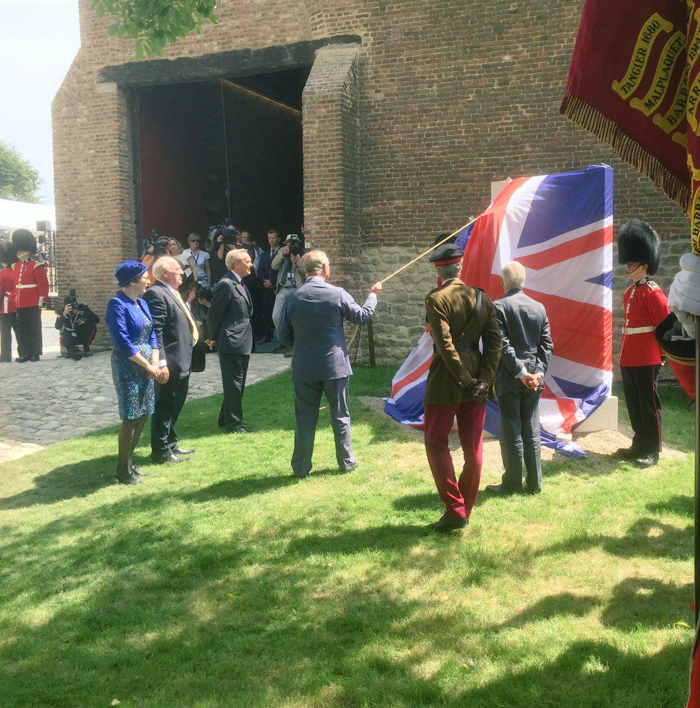 ClarenceHouse's tweet photo. The Prince of Wales unveils the new Battle of Waterloo memorial @Hougoumont1815 #Waterloo200 http://t.co/vN0UCuYRcs