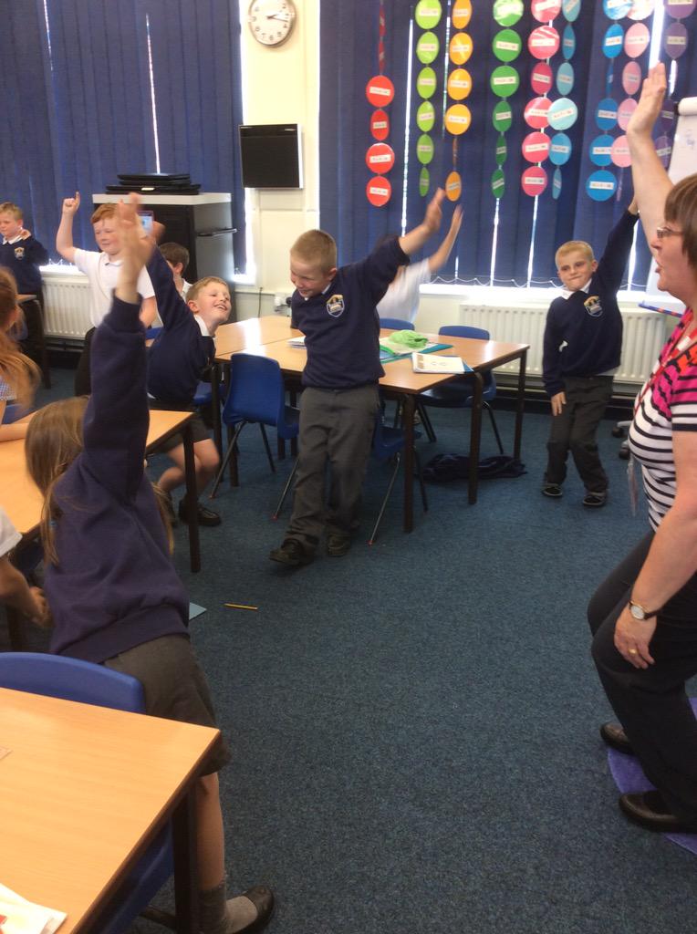 BarntonMrsS's tweet photo. Following instructions in French! @Barntonhead http://t.co/ozLnAfABMW