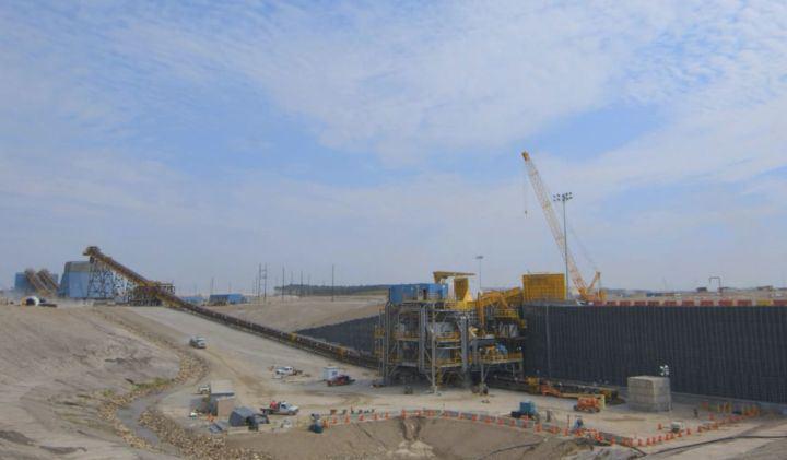 GlobalEdmonton's tweet photo. Imperial Oil’s Kearl oilsands mine starts up early: http://t.co/aaLrTCCJgI http://t.co/vMXMI8Sevy