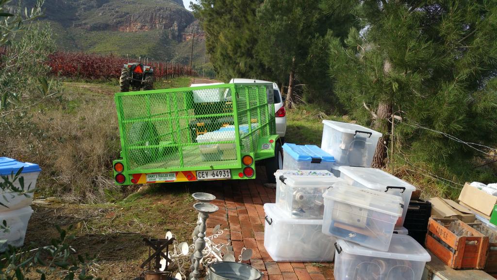 SaffierEstate's tweet image. First day of #wedding stock being delivered. Female driver into ditch #eventful # funny #laughs