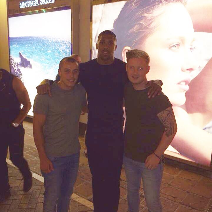 BijouMarbella's tweet photo. @anthonyfjoshua with two of our staff. @LloydPaul4 @PW9223 http://t.co/TlSd6BAKVD