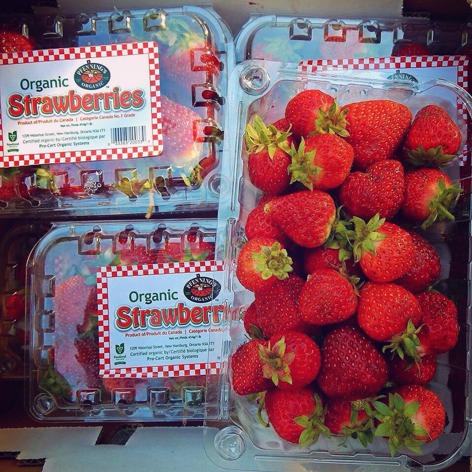 The local, #organic strawberries have arrived thanks to @PfOrganicFarms! Don't these look delicious? #ldnont