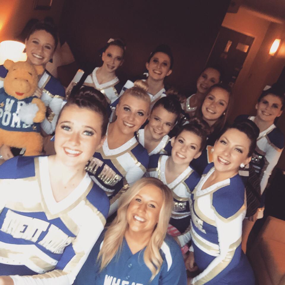 caitlinorms's tweet image. Mah girls #HomeRoutine #SelfieStickin