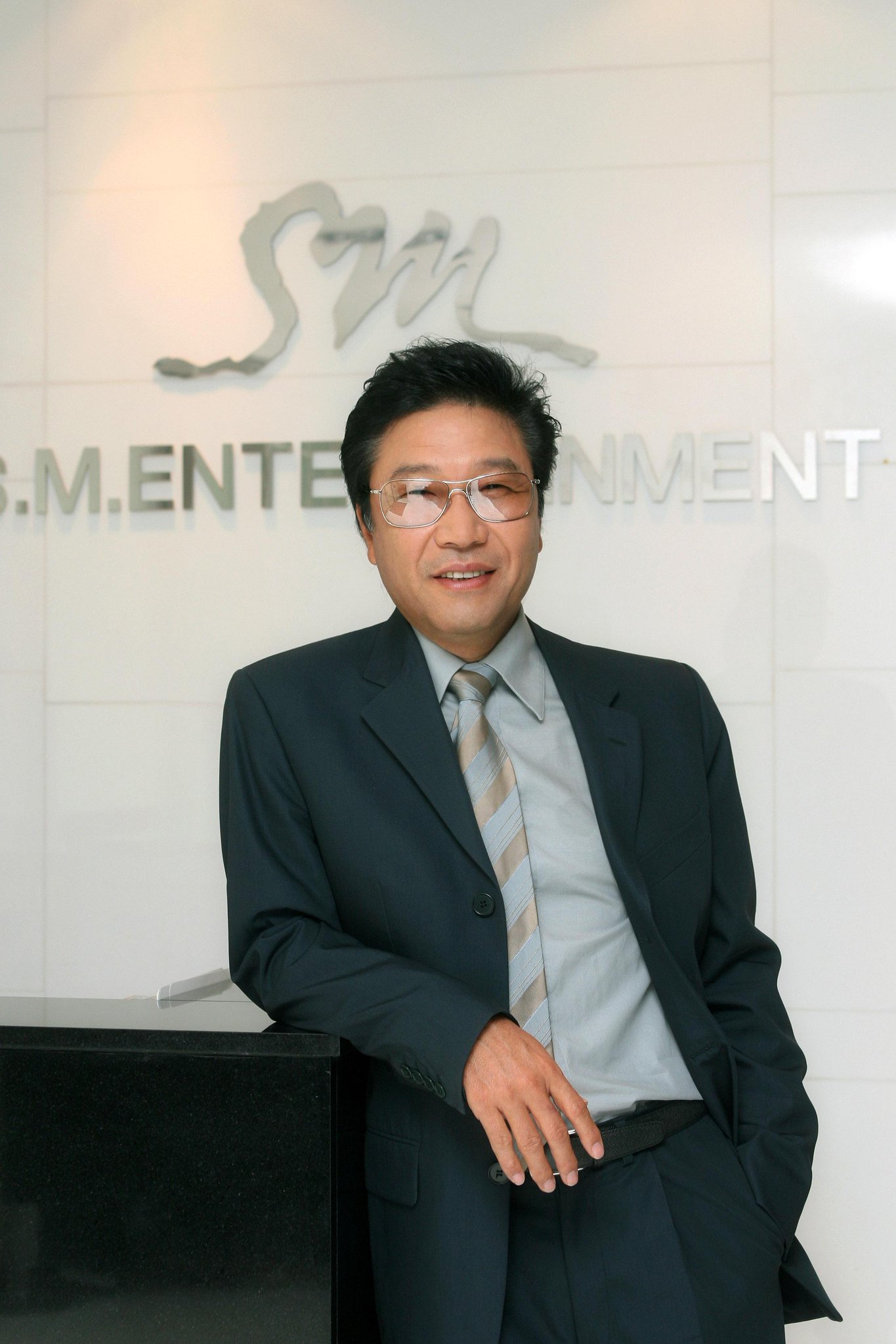 Happy 63rd birthday to SM Entertainment\s founder, Lee Soo Man 