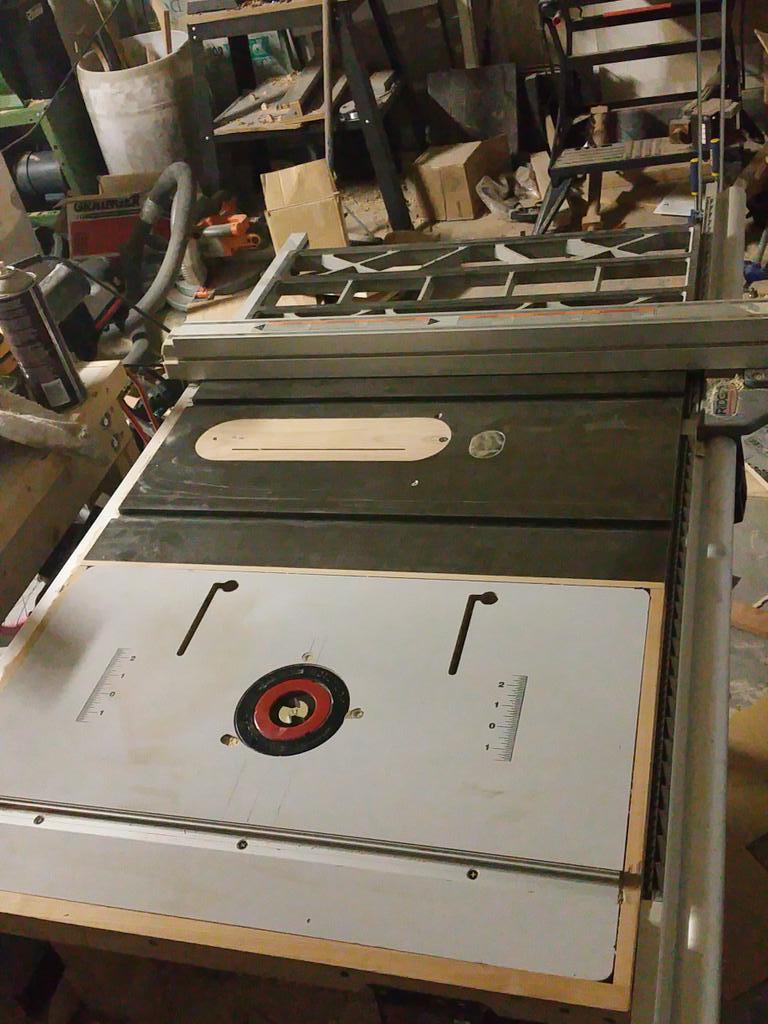 jmccoy72's tweet photo. @woodworkweb @JayBates86 @MereMortalsWW inspired me to upgrade my table saw. #messyshop http://t.co/q4Nakh9X0M
