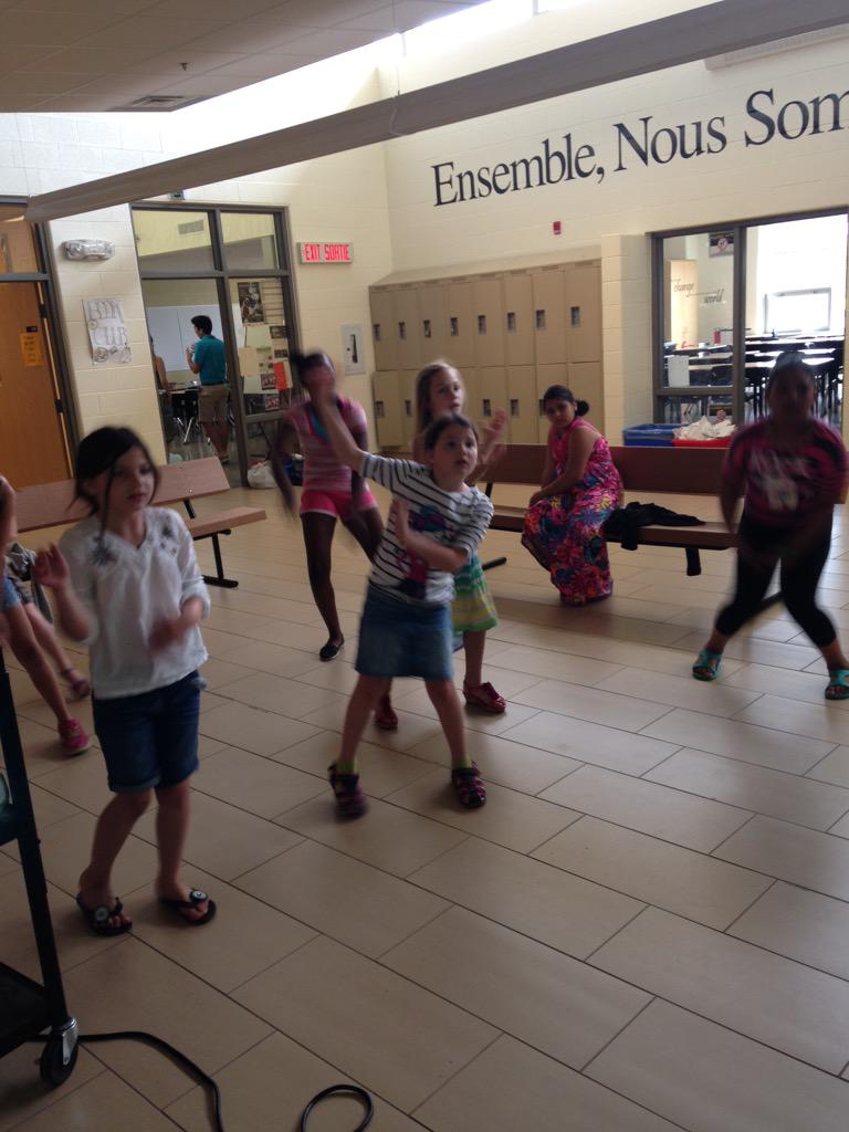 vistavortexart's tweet photo. 3Bigaouette Just Dance @TVAelementary #tvaelem http://t.co/6h5gGKVL2i