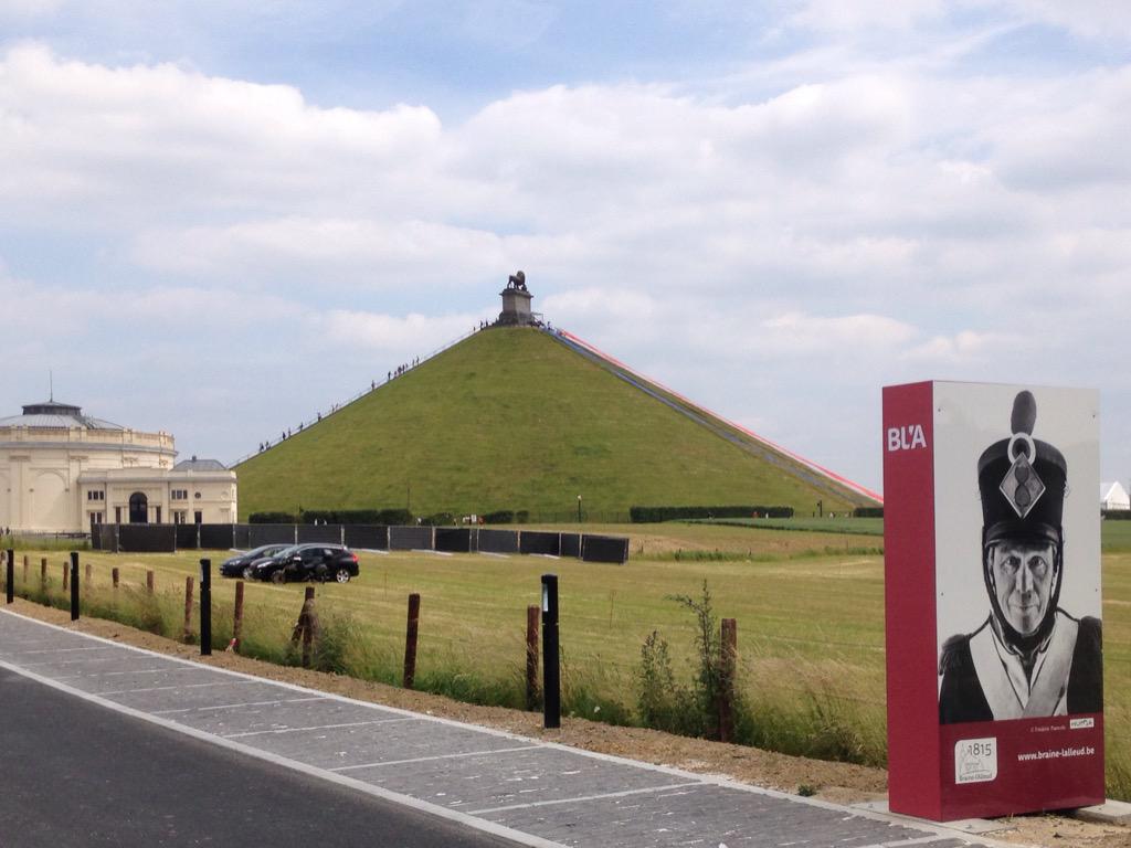 LDLightCav's tweet image. CO: Huge privilege for the RSM and I to be at #hougoumont for the #Waterloo200 anniversary celebrations.