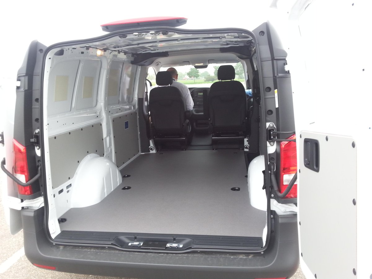 SprinterNiagara's tweet image. Meet the newest addition to the Mercedes-Benz Vans Family. The METRIS!!