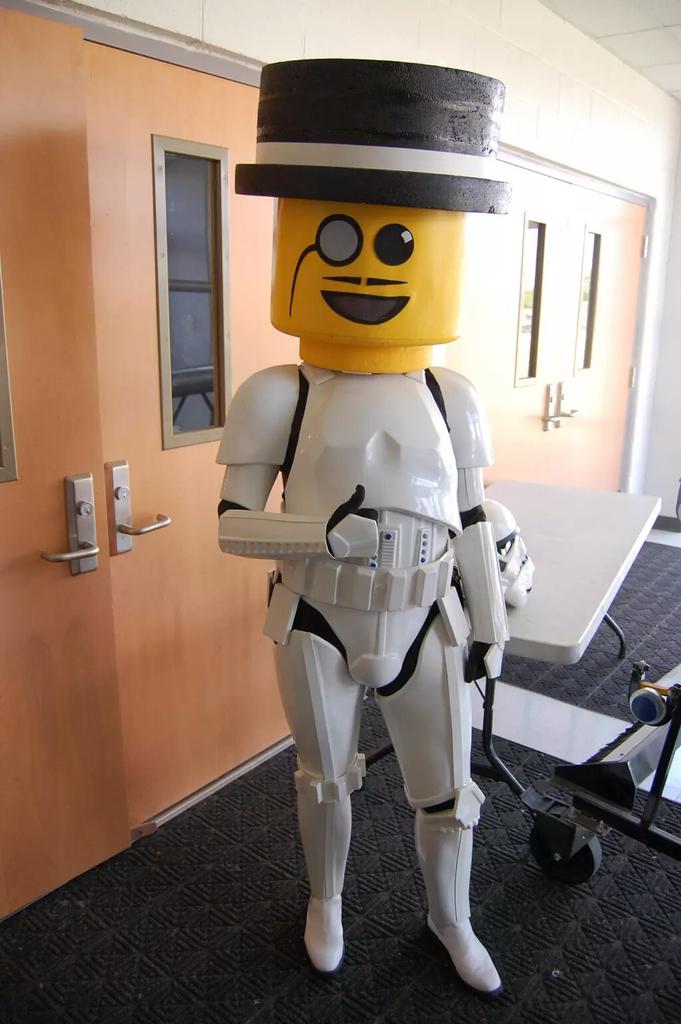 RT @Stmtrup: TK-12349 of Garrison Tyranus supporting Scouting for Bricks TM, a LEGO fan event. @va501st <a href="/501stLegion/">501st Legion</a>