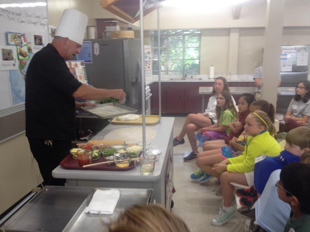 foodteach's tweet photo. Chef Abare teaching campers to make pizza from scratch and making Ricotta cheese from scratch. #funwithfood15 #fsnhp http://t.co/j5iLK8SrfS
