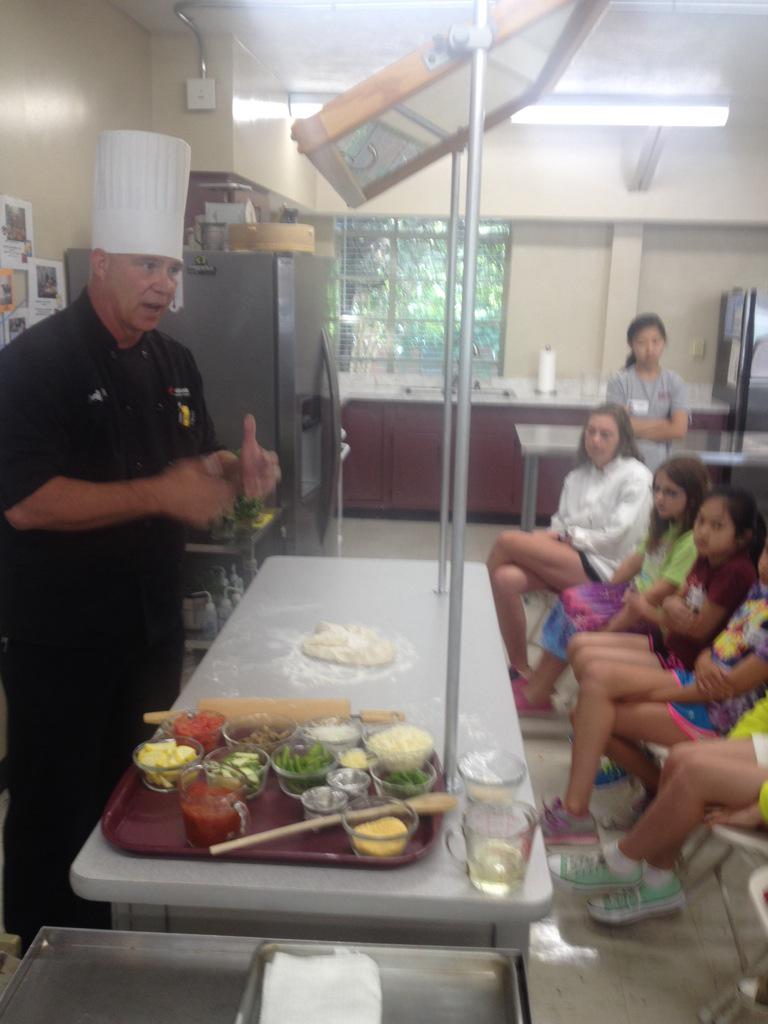 foodteach's tweet photo. Chef Abare teaching campers to make pizza from scratch and making Ricotta cheese from scratch. #funwithfood15 #fsnhp http://t.co/j5iLK8SrfS