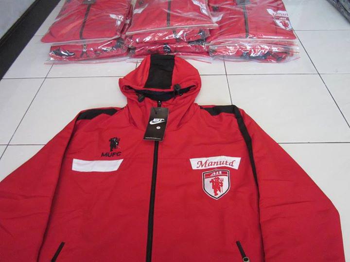 FactorySoccerID's tweet photo. #FactorySoccerID #READY #Jaket WP ManUtd "Bhan Parasut Taiwan,Hrga 170rb.Promo.CP 085721452168.Pin 2BD24668 http://t.co/AwyldyU9Va