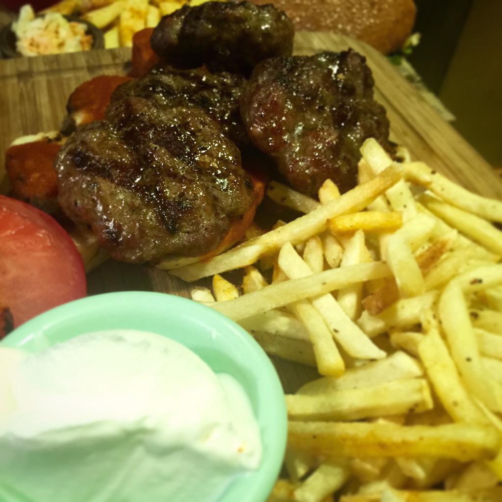 HopdaddyBurger's tweet photo. El yapımı ıslama köftemizi denediniz mi? http://t.co/sGTbrqrZ0D