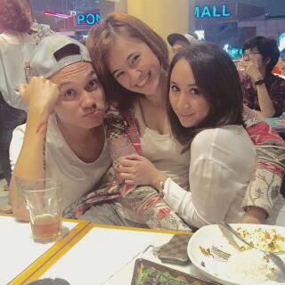 shanitysolo's tweet photo. Happy life with egy and fren ♡ ♥ <3 http://t.co/jrAjua9YOB