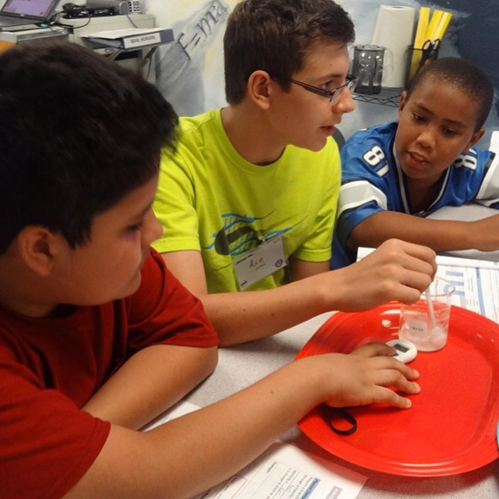 STARBASEAustin's tweet image. #TXMF campers learned about #Endothermic and #Exothermic reactions and then graphed the changes.