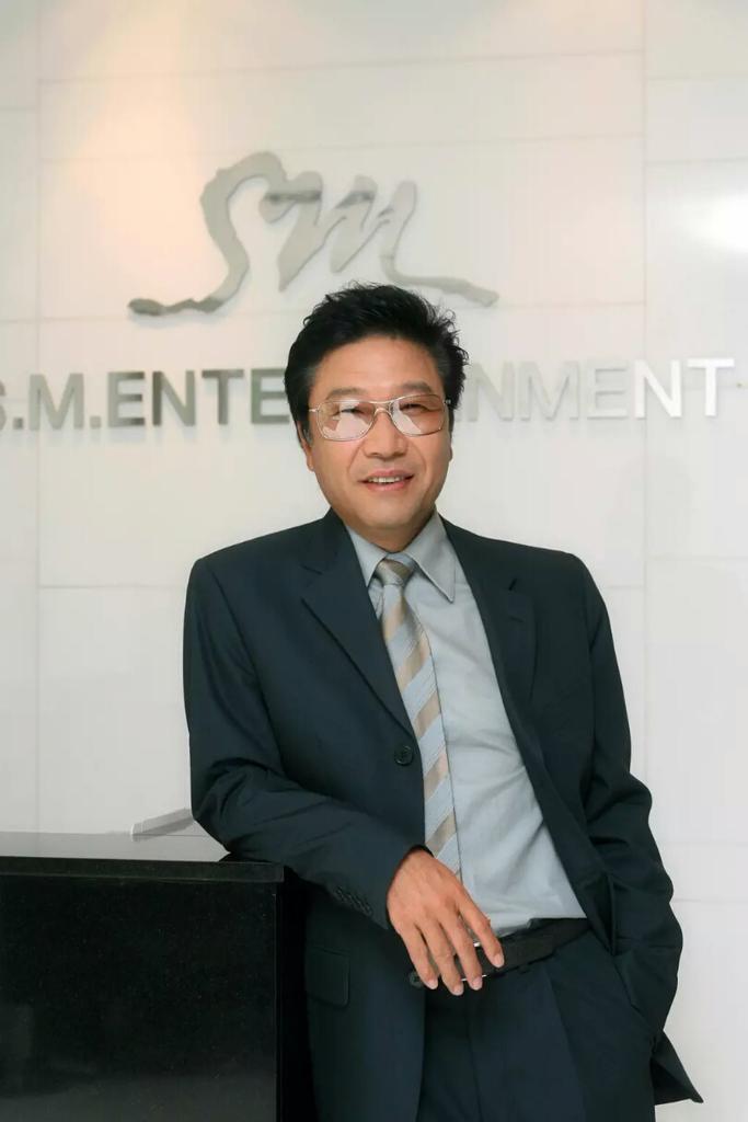 Happy Birthday Lee Soo Man. C m n vì v  n bông nhà bác :v 