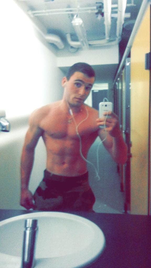 workfitttv's tweet photo. Training again and again #aesthetic #fitness #lifestyle #training #motivation #workfitt #brazil #france #portugal http://t.co/thBd0Ij4nv