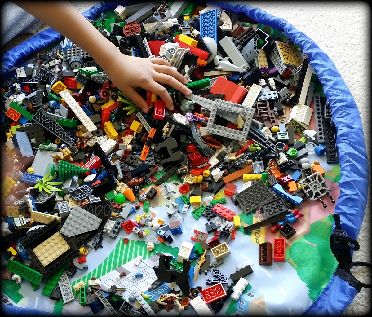 TemporaryWaffle's tweet image. The #CARGOBAG is fun for lil ones &amp;amp; it keeps the toys put away! My son loves it for #LEGOS! tinyurl.com/p2zz6st