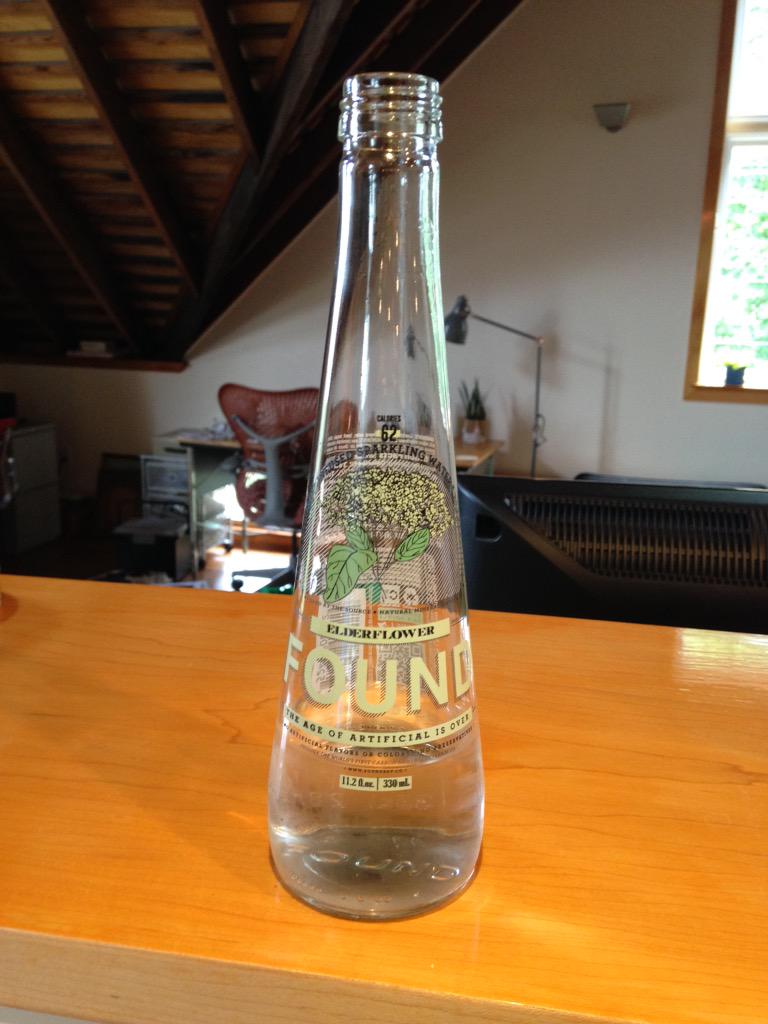 Not much fizz, but this Found Elderflower is crisp, tart and refreshing! Closer to green apple than elderflower.