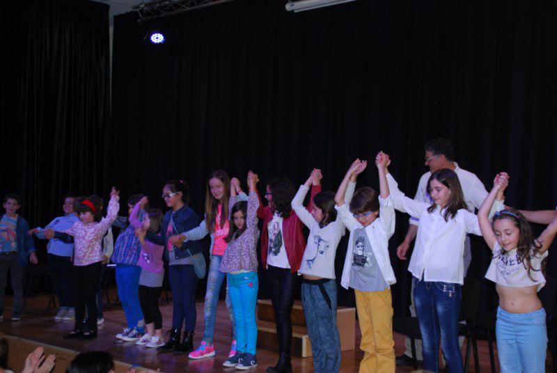 Excelente actuación dos nenos da escola infantil de teatro.Volverán a actuar o 27 de xuño no Pazo. Non o esquezades!