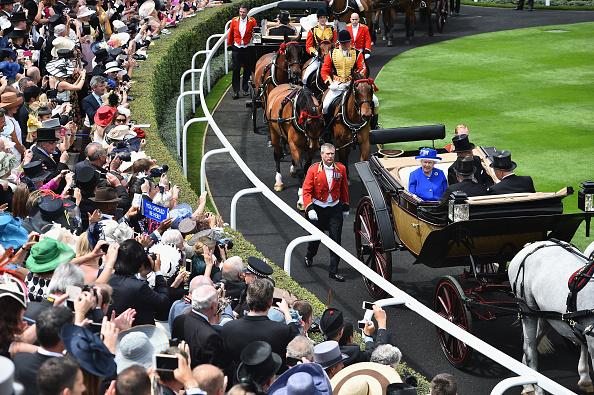 Royal Ascot 2015. - Página 2 CHu1JUPUEAEFwvL