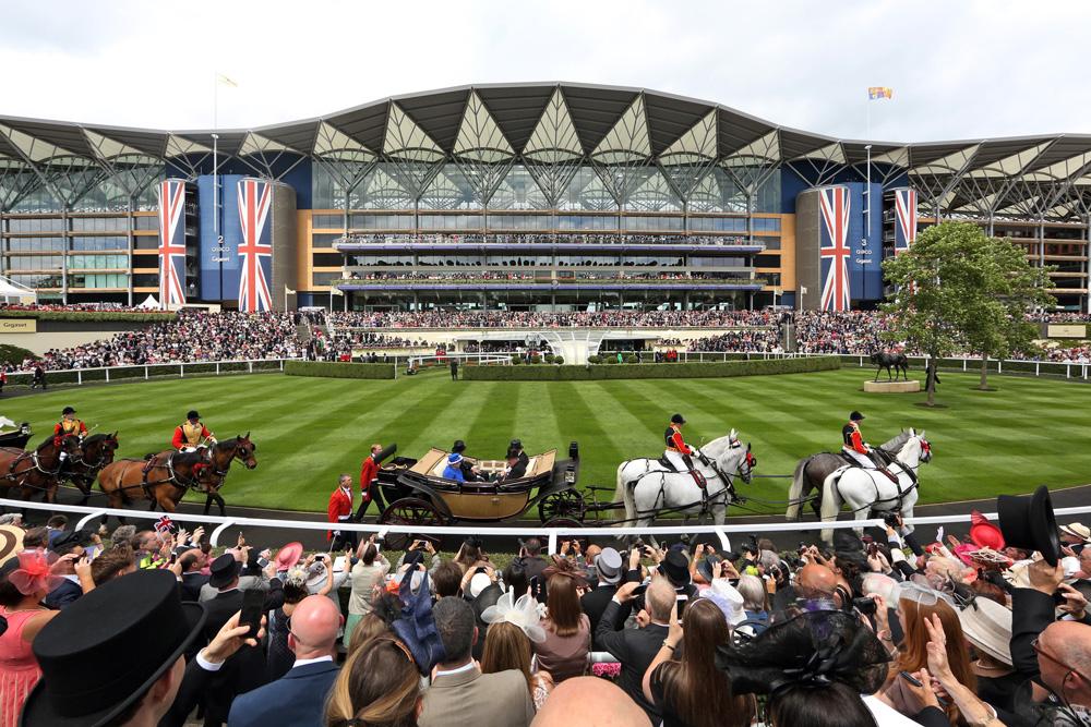 Royal Ascot 2015. - Página 2 CHu3hdLW8AExDYt