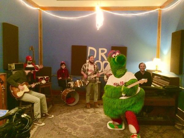 PHILLYnowAPP's tweet photo. http://t.co/B9mhciiaBP Premiere: Dr. Dog have written a song about the Phillie Phanatic and it’s awesome #PHILLYn… http://t.co/1pHpN6b11A