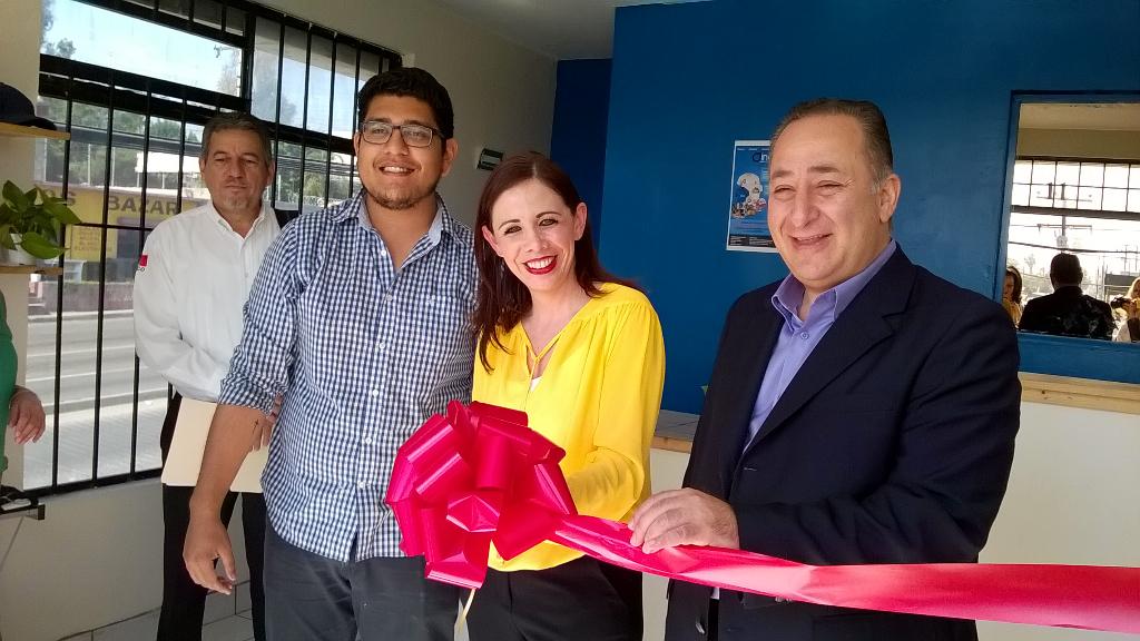 DavidSaulGuaki1's tweet photo. #Tijuana corte de listón #Inova y #SolarComunicacion beneficiados del #FNE2014 @INADEM_SE @LailaChemor http://t.co/qXd9gQGoyL