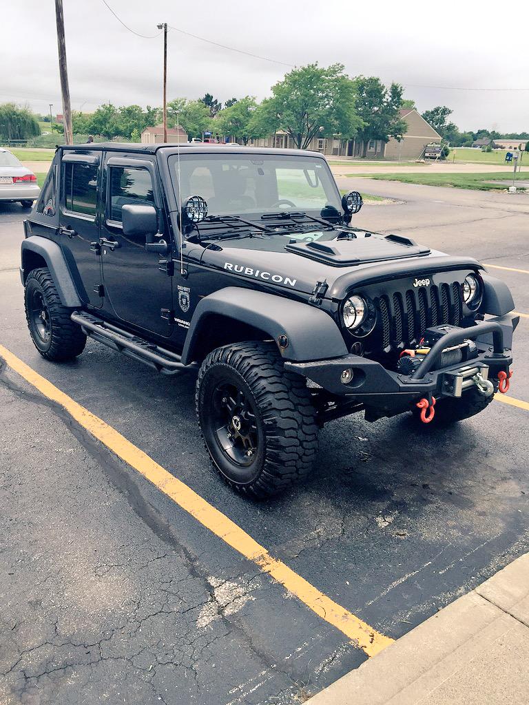 cjwrights's tweet photo. Downsizing isn't always that bad 😎 #goodbyeavalanche #hellojeep http://t.co/ETN43O4yMp