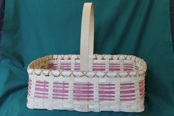 JulieSmishko's tweet photo. REDUCED Vintage Large woven Farm Basket or Gatheri http://t.co/y2JmweSYu7  #etsy  #gifts http://t.co/bxxFmqHIYd