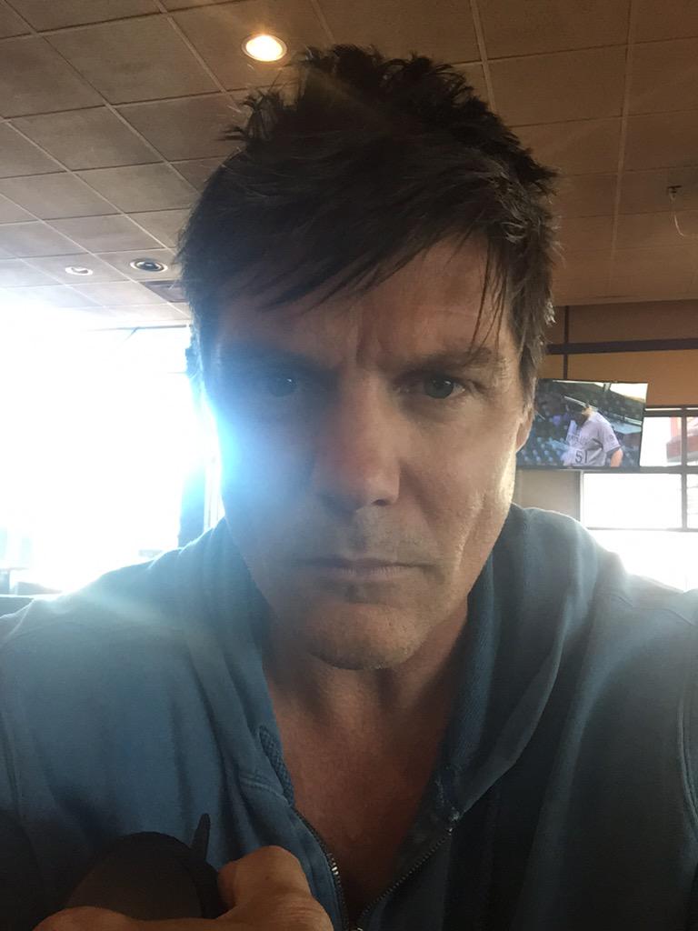 pjraven's tweet photo. #BadHairDay vain people don't backlight bad hair @BethanyJoyLenz said I took this picture to show I'm pretty. http://t.co/2JsoDkNlMN