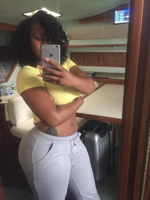 When u see a mirror and can't help but take a pic😘 http://t.co/A84GgEiL1v<a href="/tag/jukecraze2016"class="tags"><span>#jukecraze2016</span></a>