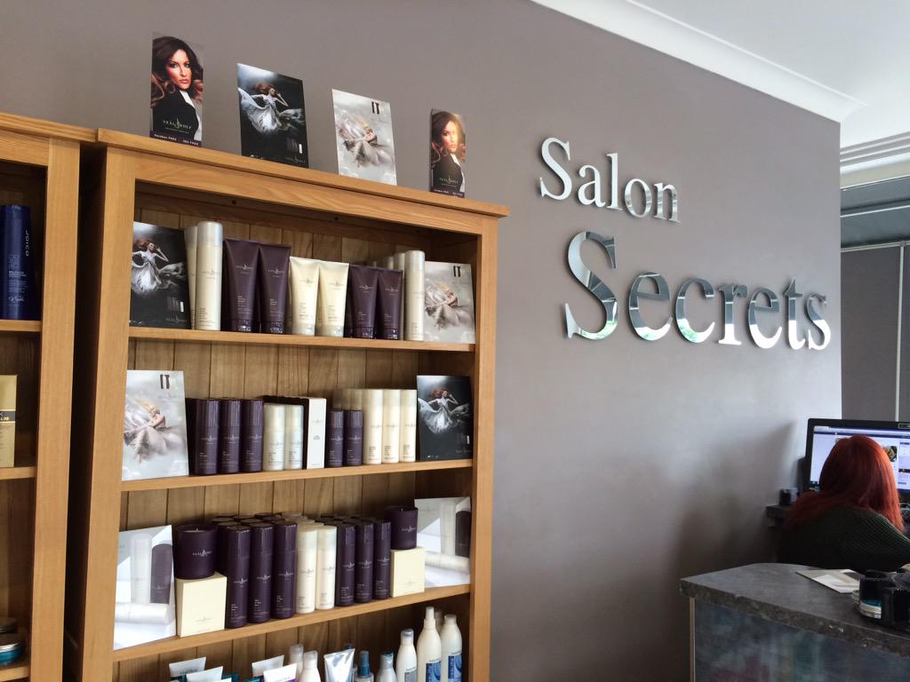 EliteLuxuries's tweet photo. @salonsecrethair Chippenham @NealandWolf retail display #lookinggood #luxury #indulgenceredefined #salon #hair http://t.co/NxY1sLtvSJ