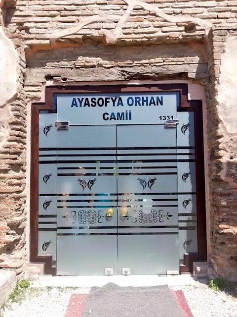 solhaberportalY's tweet photo. 1700 yıllık tarihi esere buzlu camdan kapı taktılar
http://t.co/oOwiP1LCKN http://t.co/Q74gmj0a55