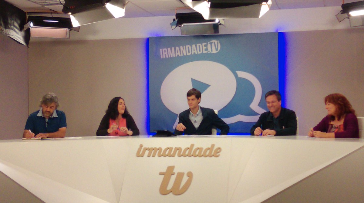 sara_te's tweet image. Comeza o #Afiando de hoxe en @irmandadetv  coa entrevista de @Aure_Lopes a @xaviervence
