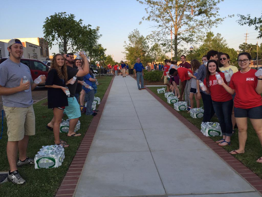 LaTechBCM's tweet photo. Hey #latech19 2nd session! We'll see you tonight in Railroad Park! We'll be the ones w/ the water! #latechorientation http://t.co/un34evQ2V3