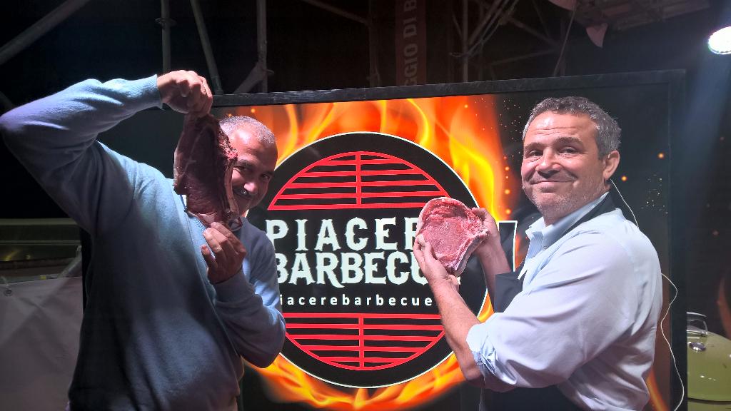 PiacereBarbecue's tweet photo. Pronti a #SuaSagrantinitá. @Vadodifritto @mcaprai http://t.co/JgScMa3lIu