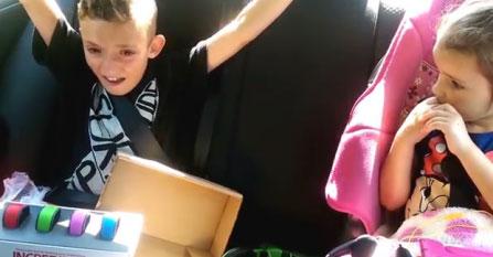 informativost5's tweet photo. EN VÍDEO: Un niño de ocho años estalla de emoción al saber que se va a Disney de vacaciones http://t.co/v4XutaoX2t http://t.co/iUgoKBRg8o