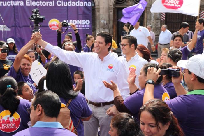 periodismoauda1's tweet photo. Con verbena popular @AlfonsoMtz_Mx, dice gracias a Morelia

http://t.co/AAfswuTngE http://t.co/xInh44eq1d