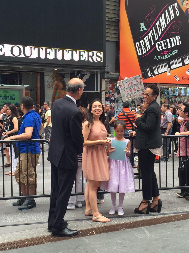 metmuseum's tweet photo. Students are excitedly watching their works of art broadcast in @TimesSquareNYC. http://t.co/BvkTxecQRO #PSArt2015 http://t.co/vQqHd75DyX