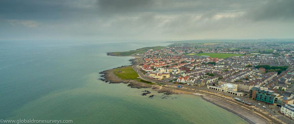 GlobalDroneLtd's tweet photo. Thought you'd like this great shot of Porthcawl we captured this week. 

@VisPorthcawl @wt_Porthcawl @PorthcawlRNLI http://t.co/D2G3oY0A50